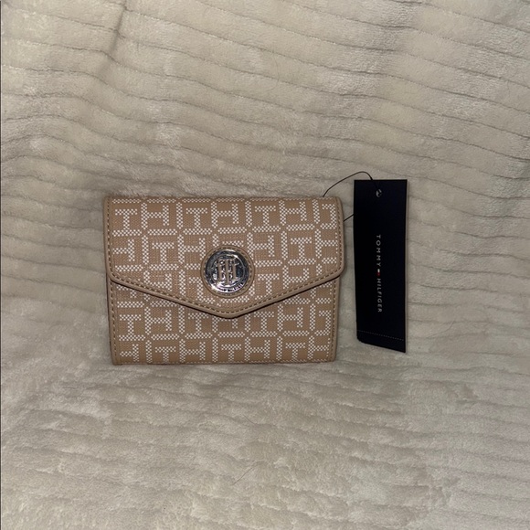 Tommy Hilfiger Handbags - Tommy Hilfiger Tan and White Women's Wallet